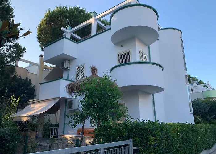 Dyrrahu Golem (Tirana)